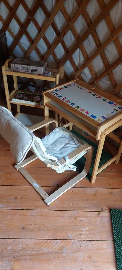 Le bureau pour enfants de la yourte salle de jeux