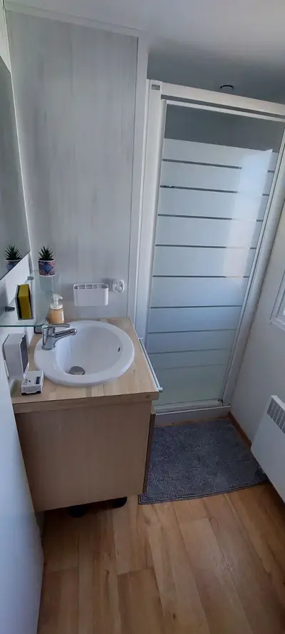 La salle de bain du mobil-home